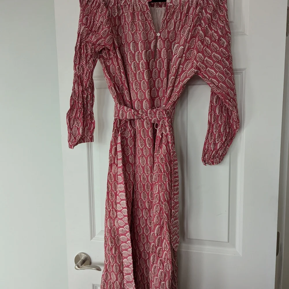 Pink Patterned Caftan - Picture 3 of 3